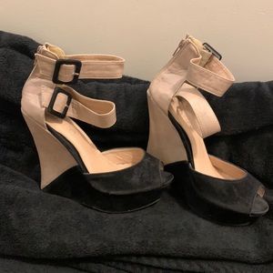 Black and tan wedges